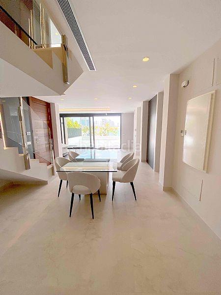 Foto c132bb2e-a80d-46dd-9944-471e01736b69. Dúplex duplex de lujo exclusivo frente al mar en Playa Poniente Benidorm