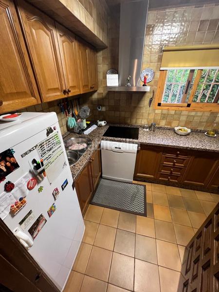 Foto 059d07dd-e5b4-49b2-aa0b-25ff1ee5cb5d. Casa amb aparcament a Urbanizaciones Benidorm