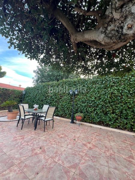 Foto 0db8db0a-d7c3-4e4a-bf4e-8444d130e4c9. Casa amb aparcament a Urbanizaciones Benidorm