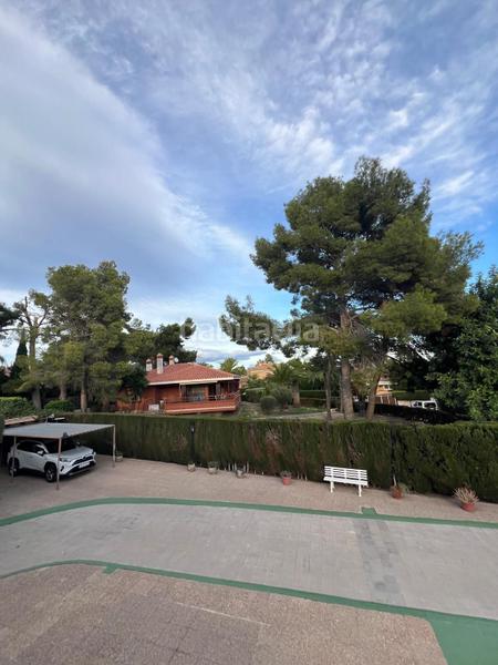 Foto 172c3a7e-de8e-49b2-ac21-d1259794a5d0. Casa amb aparcament a Urbanizaciones Benidorm