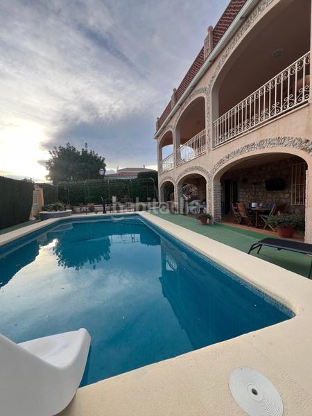 Foto 1bf57d37-6742-4990-9905-c2394e1d0cb7. Casa amb aparcament a Urbanizaciones Benidorm