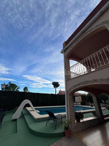 Foto 26aade79-4c95-4942-9bf0-b2ceec47d4f0. Casa amb aparcament a Urbanizaciones Benidorm