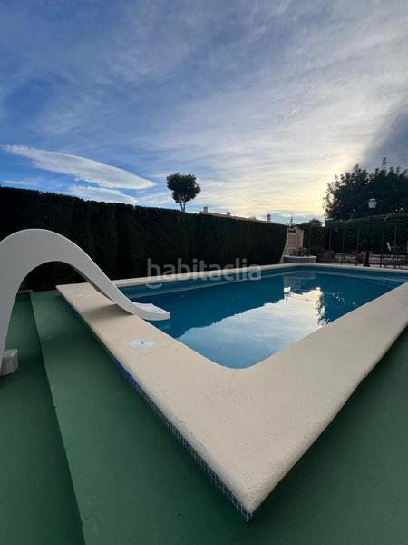 Foto 5b5cecb1-c2fa-4ed6-92f5-c3f4a81cf911. Casa amb aparcament a Urbanizaciones Benidorm