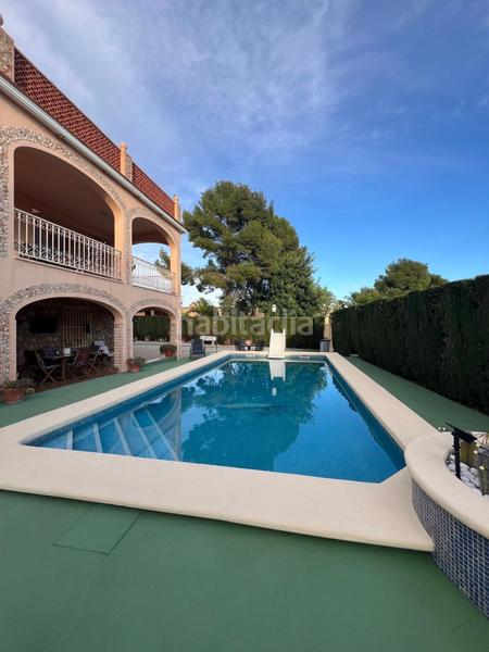 Foto 80ce83d8-b50d-45a3-afd3-6476a7e8024b. Casa amb aparcament a Urbanizaciones Benidorm