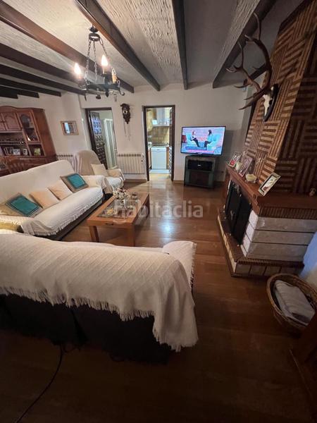 Foto b5043e98-dfc8-49e8-a833-43654fab9a1d. Casa amb aparcament a Urbanizaciones Benidorm