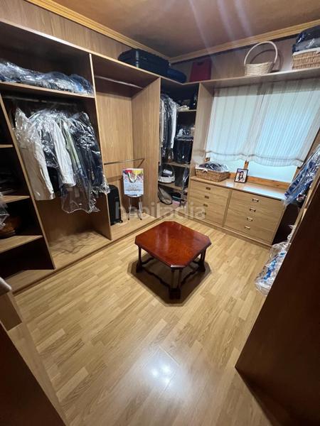 Foto c083b8d4-1cf7-4b53-94bd-f6246a510f43. Casa amb aparcament a Urbanizaciones Benidorm