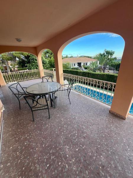 Foto c5a08c82-b3e6-467f-869c-934ed4773370. Casa amb aparcament a Urbanizaciones Benidorm