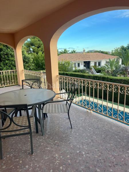 Foto cac8cd83-f286-4978-b194-c80ec0354beb. Casa amb aparcament a Urbanizaciones Benidorm