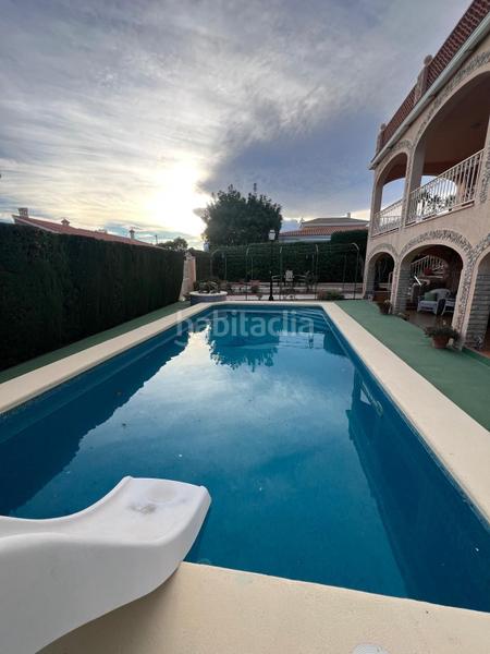 Foto d046f139-67ce-4047-9136-b421cacf6715. Casa amb aparcament a Urbanizaciones Benidorm