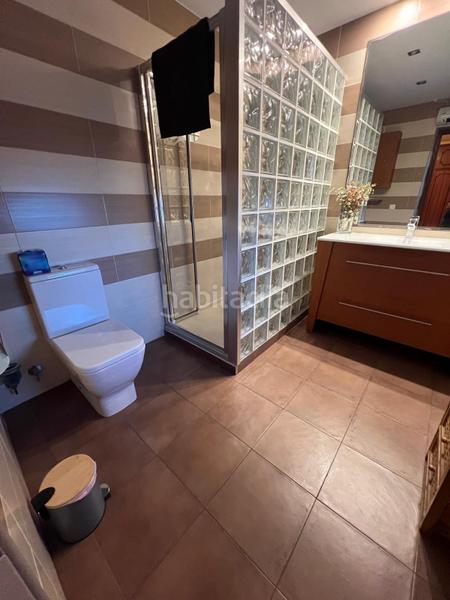 Foto d64fc6b5-5e2a-4d20-ad4a-47c6ca8e458e. Casa amb aparcament a Urbanizaciones Benidorm