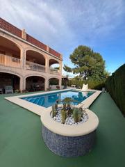 Casa a Urbanizaciones. Enorme chalet en una zona ideal de la nucia