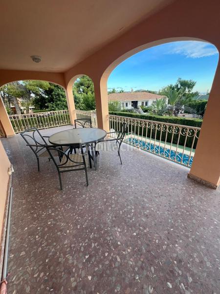 Foto ee622034-e62b-4276-9b4a-49fa9bfc7f9b. Casa amb aparcament a Urbanizaciones Benidorm