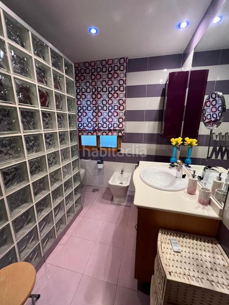 Foto fdfc03f8-8a81-4cfa-9f61-6ec4e13db8c3. Casa amb aparcament a Urbanizaciones Benidorm