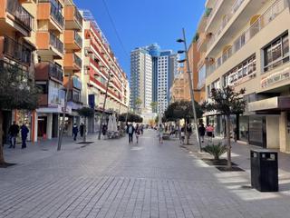 Location Local commercial à Playa Levante. Traspaso en pleno centro de benidorm en un bar restaurante incre