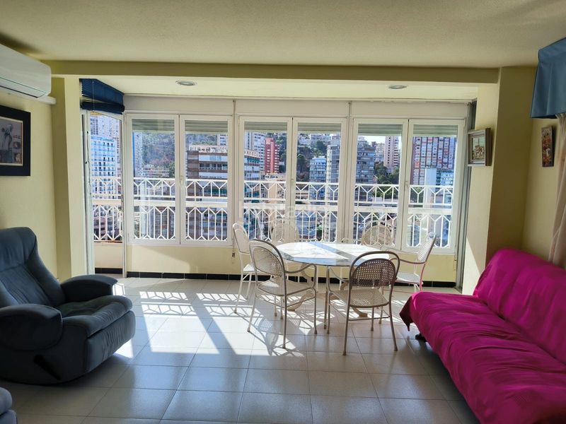 Foto 88aff168-8b17-467a-b083-9e571f7a5cba. Apartament amb piscina a Playa Levante Benidorm