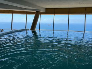 Piccolo appartamento in Playa Poniente. Vivienda en el edificio mas lujoso de la ciudad