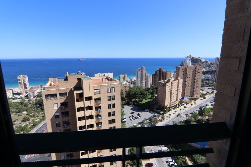 Foto 16e7644b-b46a-4e48-a9d1-fe860c9f1c45. Pis amb piscina a Playa Poniente Benidorm