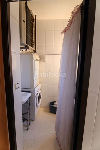 Foto e081ded7-aa50-443e-aff9-a94d5fc12068. Pis amb piscina a Playa Poniente Benidorm