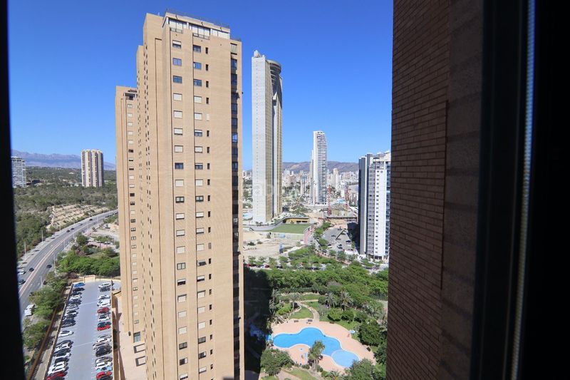 Foto ee755592-610f-4c38-890f-65e844e45c3b. Pis amb piscina a Playa Poniente Benidorm