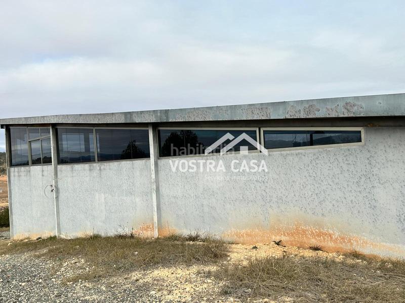 Foto 98b3a8a6-272b-4dc3-bece-7e2000b574c3. Nau industrial a setenta y uno a Requena