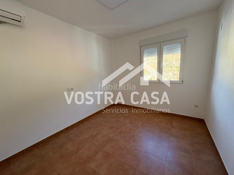 Foto 2b1d2398-f204-4559-81e6-9dc066bb8592. Xalet a girasoles a Godelleta