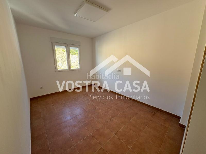 Foto f42642bd-1387-45bc-a971-cd41a8714396. Xalet a girasoles a Godelleta