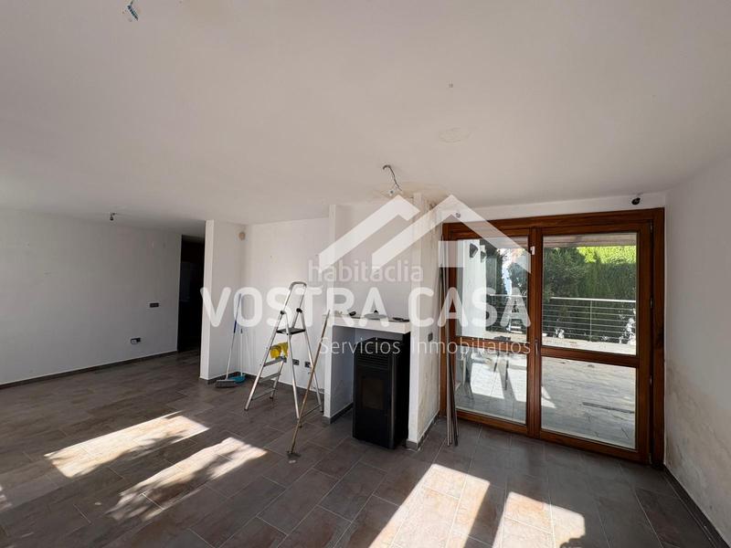 Foto c8a42cb2-99e0-4cb1-873b-3ca4835b15a7. Xalet a veintiuno a El Bosque Chiva