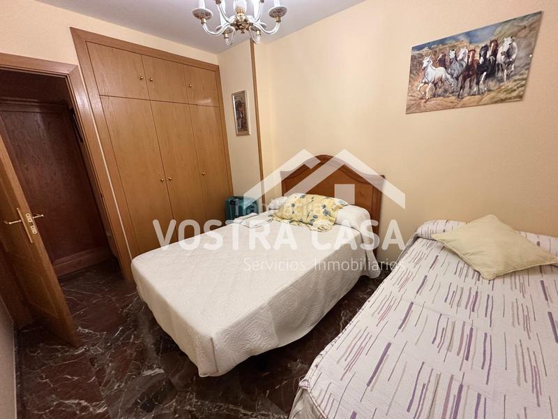 Foto 22be348b-6f81-4ccf-bddd-3875835f6ab0. Pis a fuente flores a Requena