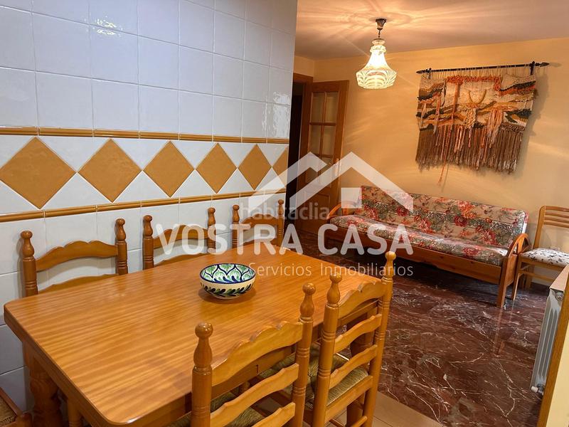 Foto 22fd3768-7c5a-4abb-ac8b-6627d9e8d981. Pis a fuente flores a Requena