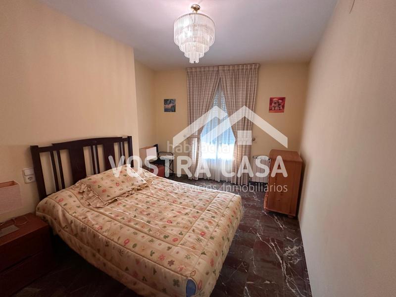 Foto 6b43ccda-c917-4900-b0e1-306eabd50d76. Pis a fuente flores a Requena