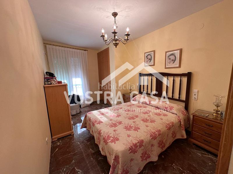 Foto ba3c65c3-0cf1-4e15-929e-f7230335a17c. Pis a fuente flores a Requena