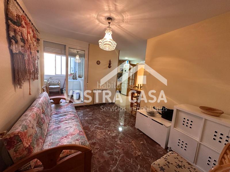 Foto ddeea5e4-abd2-4080-b57d-7aa7442b8667. Pis a fuente flores a Requena