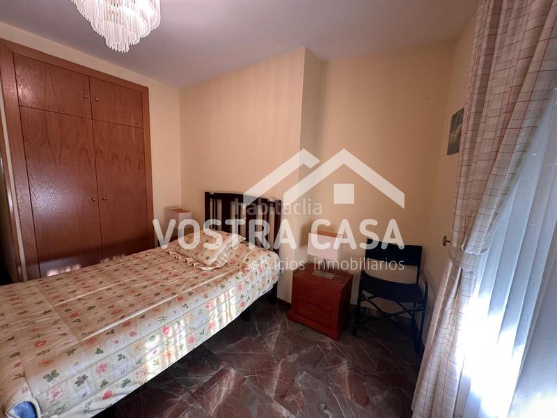 Foto fb737886-c5a8-4724-b13e-9556a6ece4d6. Pis a fuente flores a Requena