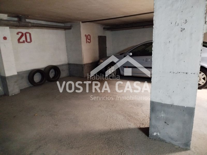 Foto 7b66a537-cca4-4222-a149-17e6bf7d3d36. Posto auto in av general pereyra 15 46340 Requena (valencia) in Requena