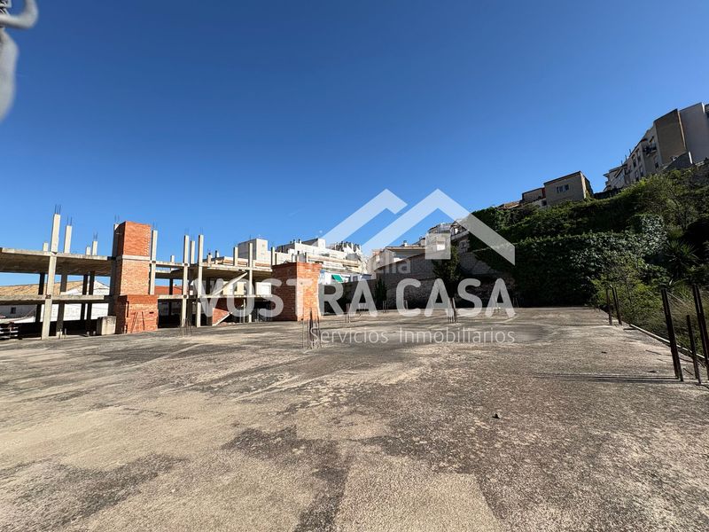 Foto 4e642465-7ba4-403c-90b8-c03c91e11195. Edifici a la losa a Centro Chiva