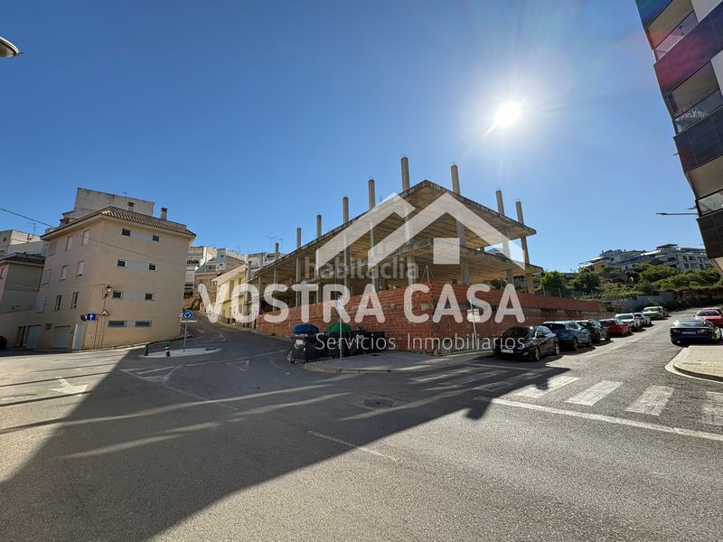 Foto c2e60e06-30e4-4d53-bace-faef7f43f7fe. Edifici a la losa a Centro Chiva