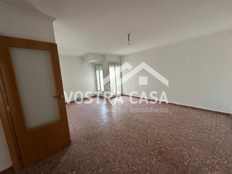 Foto 406640a9-4966-4524-a99e-8f906b2be96a. Pis a las tahullas a Requena