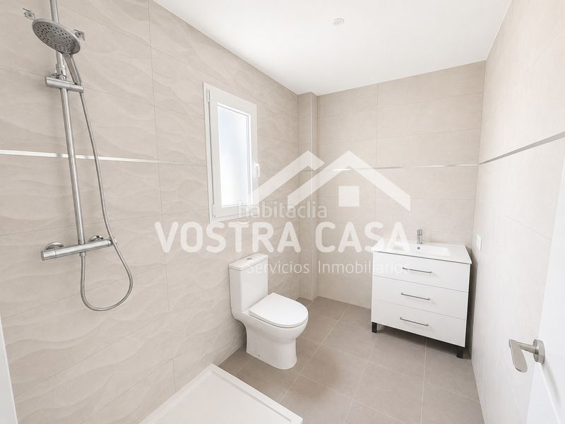 Foto bb9a5aa9-ff55-4cb1-9f3b-8ca3f2a129a0. Chalet en girasoles en Quart de Poblet
