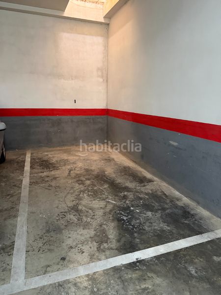 Foto f0be849c-95d5-491d-894d-6ba75853f375. Aparcament cotxe a Moncada