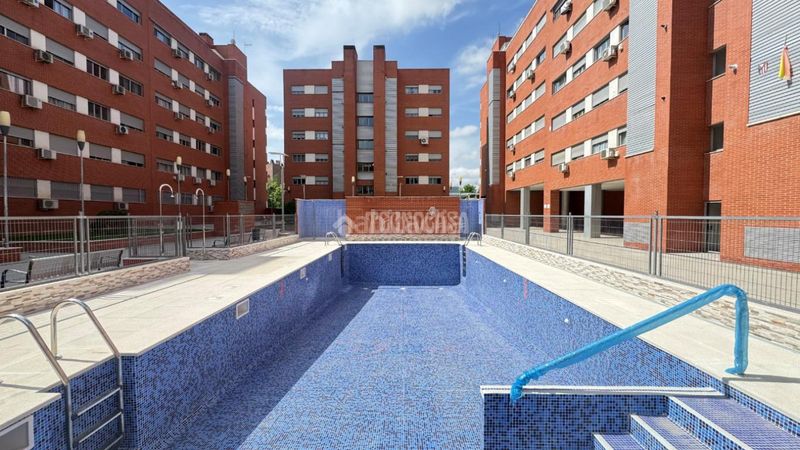 Foto c1ee232b-3253-4d09-94fd-59a907a38a4f. Pis amb calefacció aparcament a Ambroz Madrid