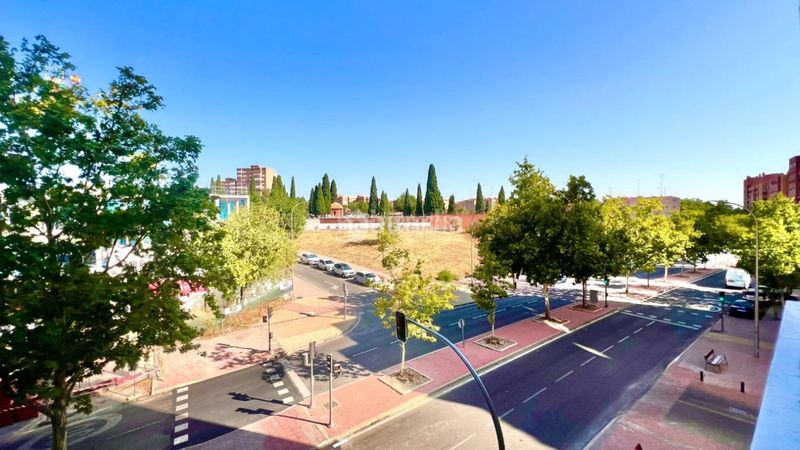 Foto 21c69e40-a19b-4333-a4f8-40d11134261b. Flat with heating parking pool in Valdebernardo-Valderribas Madrid