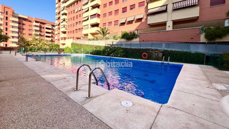 Foto 8e02a541-614c-4d23-8454-ffff2e70610e. Flat with heating parking pool in Valdebernardo-Valderribas Madrid