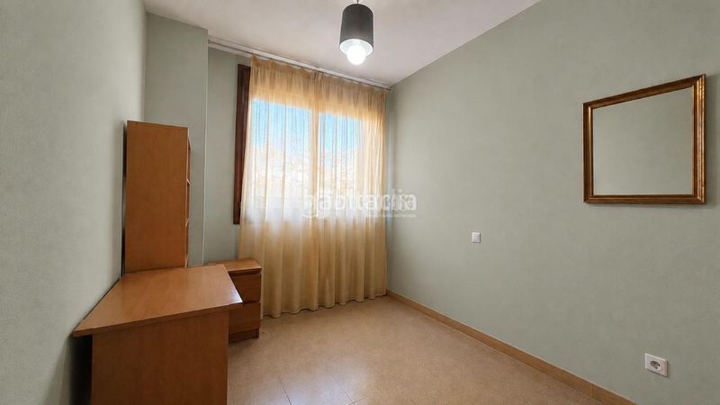 Foto aa101702-11c9-4fc1-be0d-ae100af6ff45. Flat with heating parking pool in Valdebernardo-Valderribas Madrid