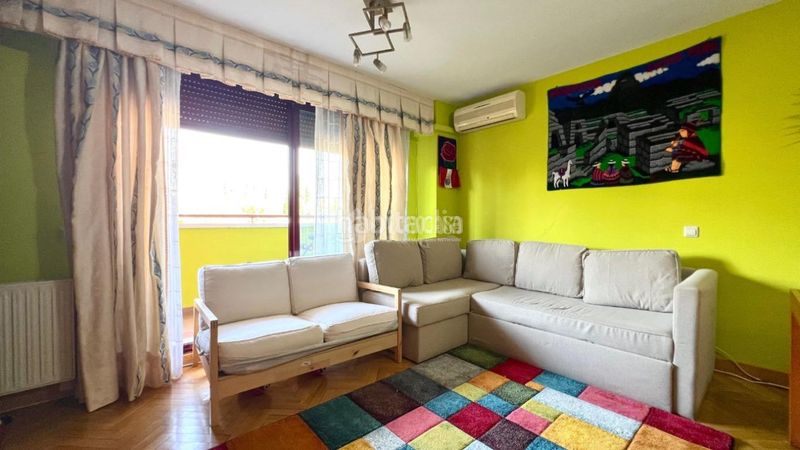 Foto bde9f796-a8d5-4b40-bdef-c64c93a9c3de. Flat with heating parking pool in Valdebernardo-Valderribas Madrid