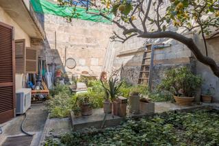 Country house in Pollença Poble. Casa de pueblo en venta en pollença, con gran potencial