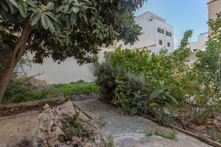 Country house in Port de Pollença. Tradicional casa de pueblo con jardín a la venta en zona céntric
