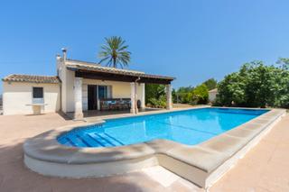 Chalet en Pollena Poble. Villa de 4 dormitorios con piscina ubicada entre pollena y el p