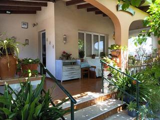 Xalet a Cala Blanca. Chalet con piscina