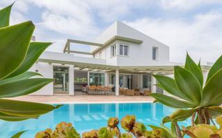 Chalet à Cala Blanca. Chalet con licencia turística