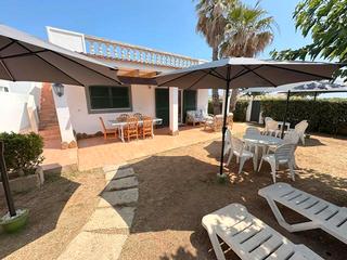 Chalet in Cala en Blanes. Chalet con vistas al mar y piscina